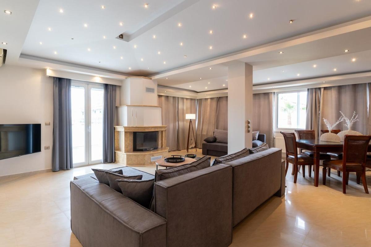 Superior Three Bedroom Apartment